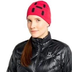 Haglöfs HAGLOFS REVERSIBLE LOGO BEANIE SCARLET RED/TRUE BLACK 22 -Ski Promotion Magasin 9 105901 reversible logo beanie scarlet red true black 605144 4nc 04