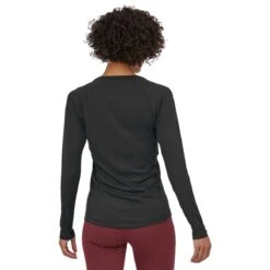 PATAGONIA W'S CAPILENE MIDWEIGHT CREW BLACK 23 -Ski Promotion Magasin 9 110798 w s capilene midweight crew black 44437 blk 03