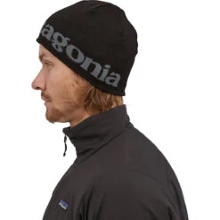 PATAGONIA BEANIE HAT LOGO BELWE BLACK 22 -Ski Promotion Magasin 9 92613 beanie hat logo belwe black 28860 lgbk 04
